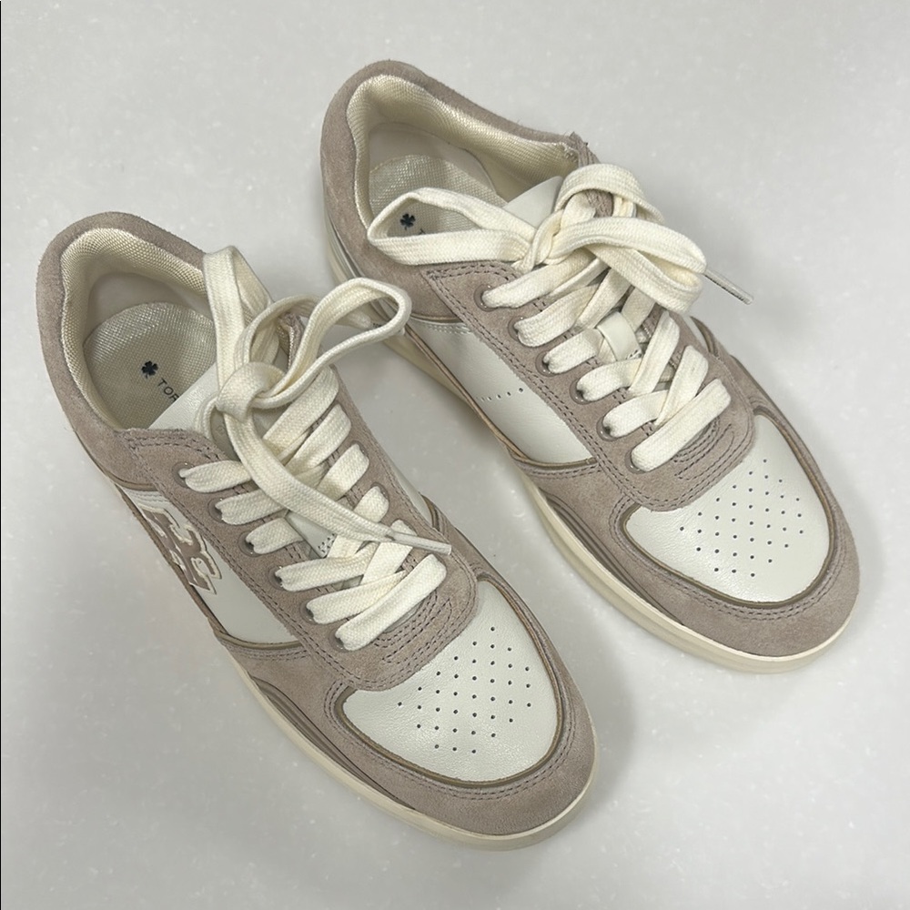 Tory Burch Clover Court Cream and Tan Sneakers - Picture 5 of 9